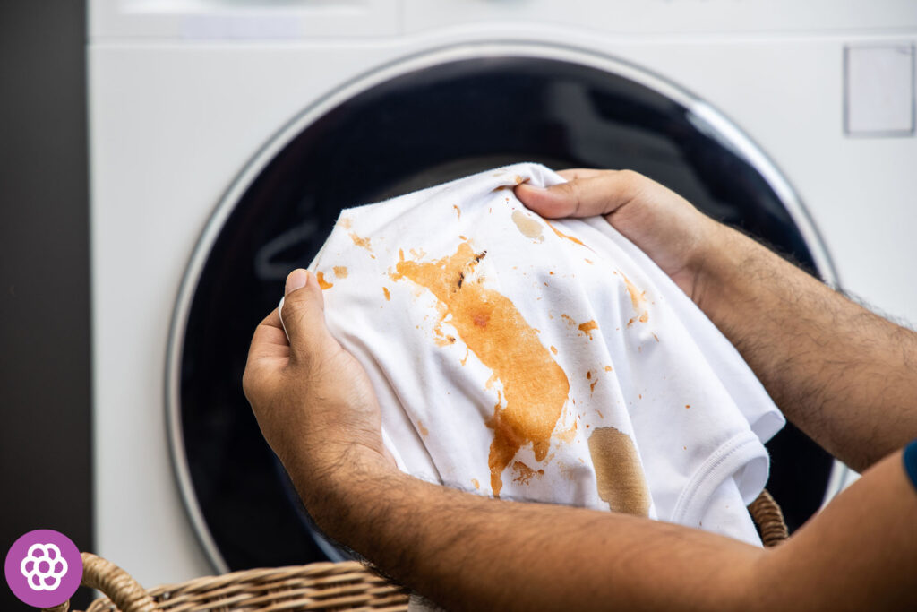 proč pračka dělá skvrny na oblečení