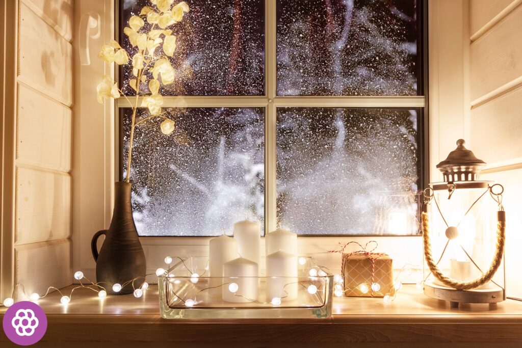 vánoční dekorace okenních parapetů