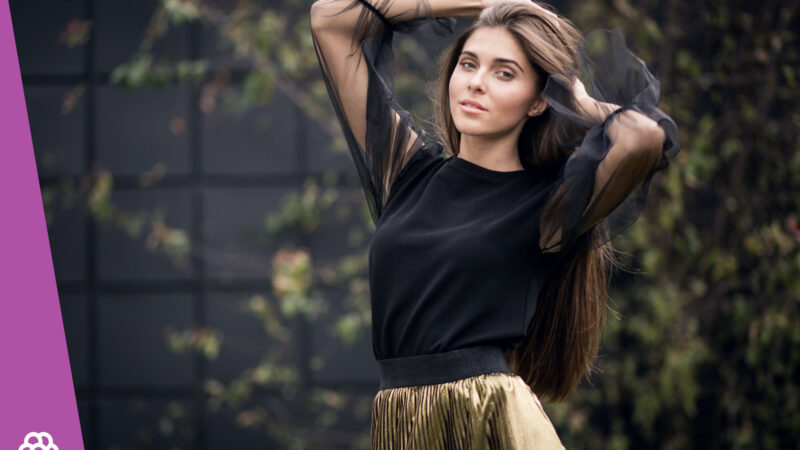 Co nosit ke zlaté sukni? Jaká halenka a boty se k ní hodí?